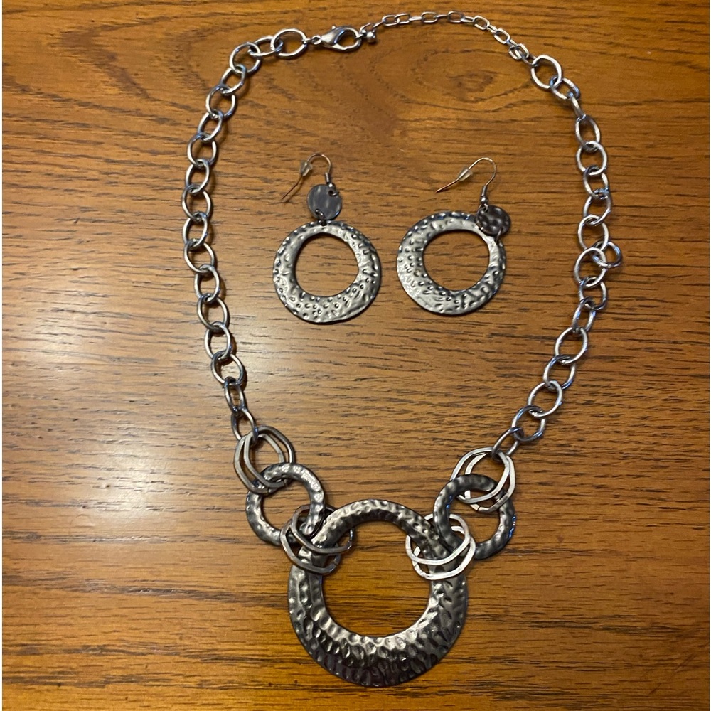 Gun Metal Hammered Circle Necklace & earrings set used in excellent condition